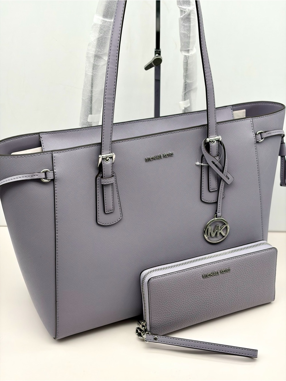 Michael Kors Voyager Large Saffiano Leather Tote Shoulder Bag and Wallet Set - Picture 5 of 13